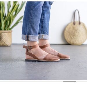 NWOT PONS Avarcas CLASSIC STRAP BROWN sandals